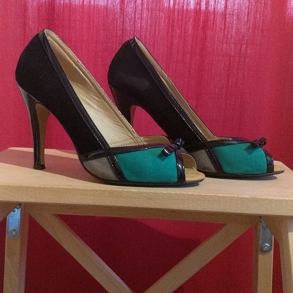 Black, green and grey peep heels - Picture 2 of 8